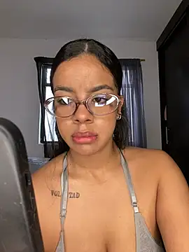 Snapshot of trianawhite chatting on 17, 2, 2026 trianawhite online show from 17, 2, 2026