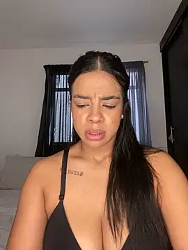 Snapshot of trianawhite chatting on 3, 3, 2026 trianawhite online show from 3, 3, 2026