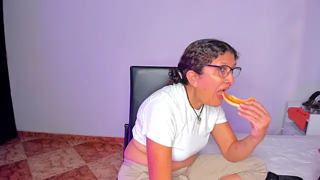 Keyla Milf online show from 2, 12, 2025