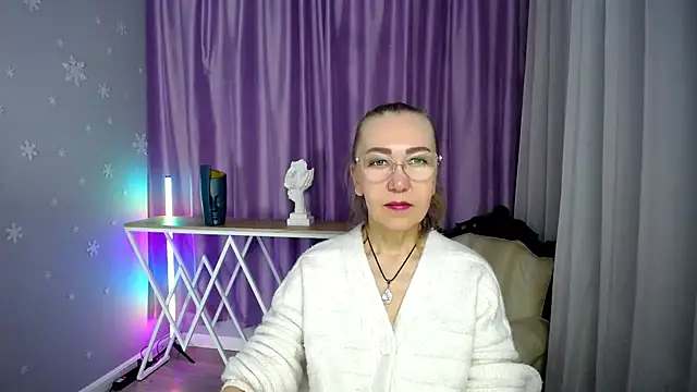 queen a n i online show from 23, 9, 2025