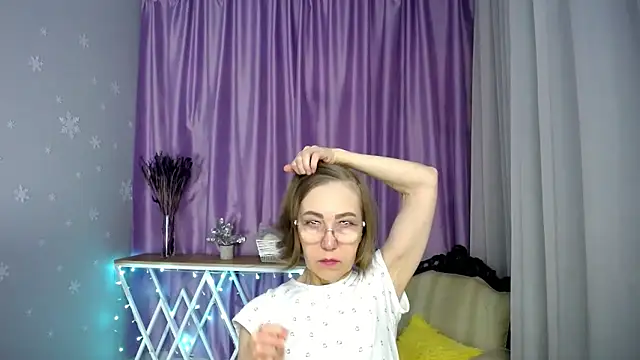 queen a n i online show from 25, 3, 2026