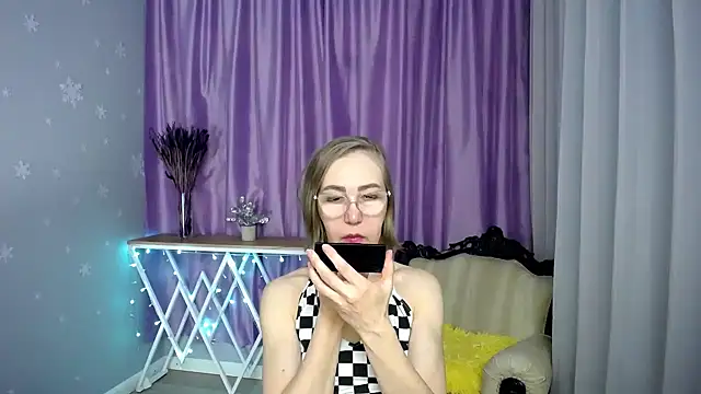 queen a n i online show from 14, 4, 2026