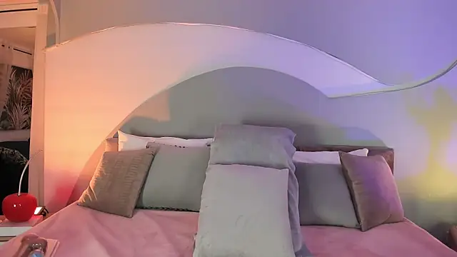 Nicolle W online show from 2, 10, 2025