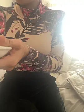 Snapshot of DulceMya6 chatting on 12, 9, 2025 DulceMya6 online show from 12, 9, 2025