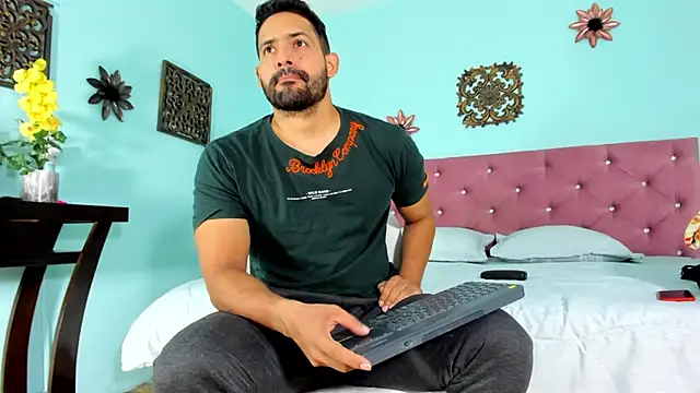 Snapshot of JorsMontero chatting on 4, 2, 2025 JorsMontero online show from 4, 2, 2025