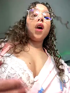 Snapshot of Shara_dreams chatting on 28, 9, 2025 Shara dreams online show from 28, 9, 2025
