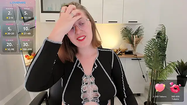 Snapshot of Charmy_Gracy chatting on 24, 4, 2026 Charmy Gracy online show from 24, 4, 2026