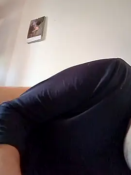 Snapshot of makau1 chatting on 15, 2, 2025 makau1 online show from 15, 2, 2025