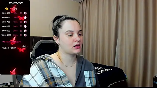 Snapshot of AlanaBrox chatting on 2, 10, 2025 AlanaBrox online show from 2, 10, 2025