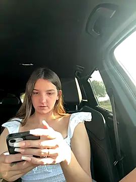 Snapshot of DoriDeluxe66 chatting on 17, 9, 2025 DoriDeluxe66 online show from 17, 9, 2025