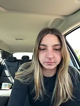 DoriDeluxe66 online show from 10, 4, 2026