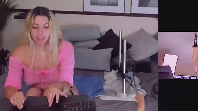 Lizzy Lace online show from 11, 1, 2025