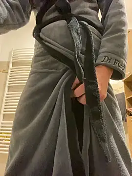 Snapshot of muschiliebhaber1@xh chatting on 12, 10, 2025 muschiliebhaber1xh online show from 12, 10, 2025