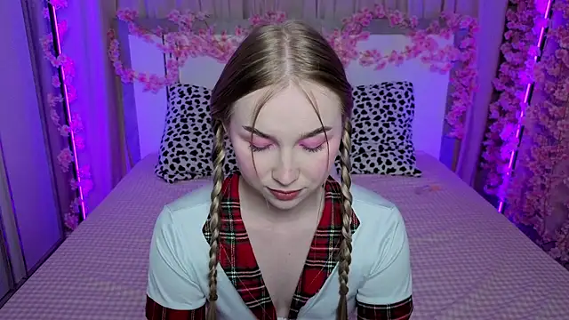 LilyStarlight online show from 13, 4, 2026