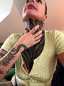 InkedBiitch online show from 25, 10, 2025