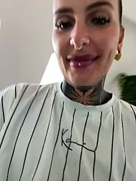 Snapshot of InkedBiitch chatting on 29, 4, 2026 InkedBiitch online show from 29, 4, 2026