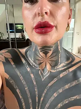 Snapshot of InkedBiitch chatting on 5, 5, 2026 InkedBiitch online show from 5, 5, 2026