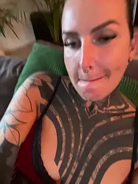 Snapshot of InkedBiitch chatting on 7, 5, 2026 InkedBiitch online show from 7, 5, 2026