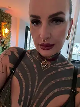 Snapshot of InkedBiitch chatting on 11, 5, 2026 InkedBiitch online show from 11, 5, 2026