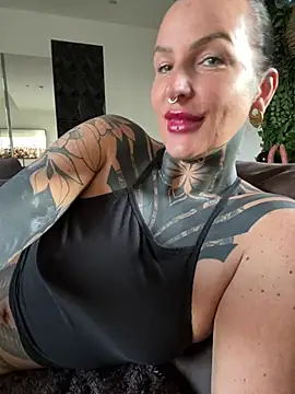 Snapshot of InkedBiitch chatting on 3, 6, 2026 InkedBiitch online show from 3, 6, 2026