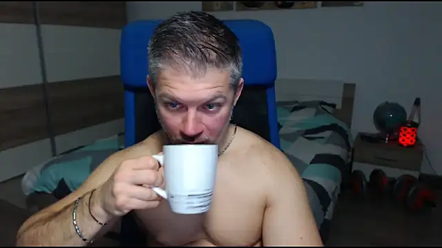 Snapshot of RobbyShawz chatting on 2, 1, 2025 RobbyShawz online show from 2, 1, 2025