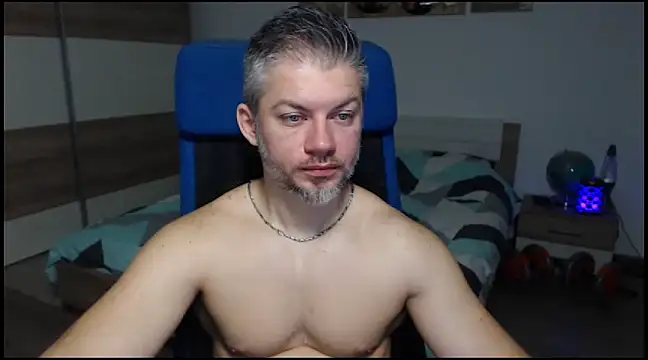 Snapshot of RobbyShawz chatting on 4, 1, 2025 RobbyShawz online show from 4, 1, 2025