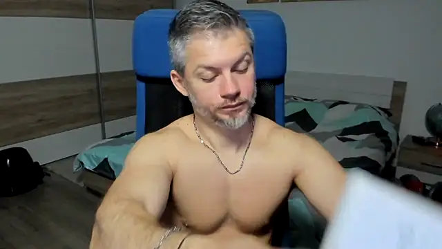 Snapshot of RobbyShawz chatting on 5, 1, 2025 RobbyShawz online show from 5, 1, 2025