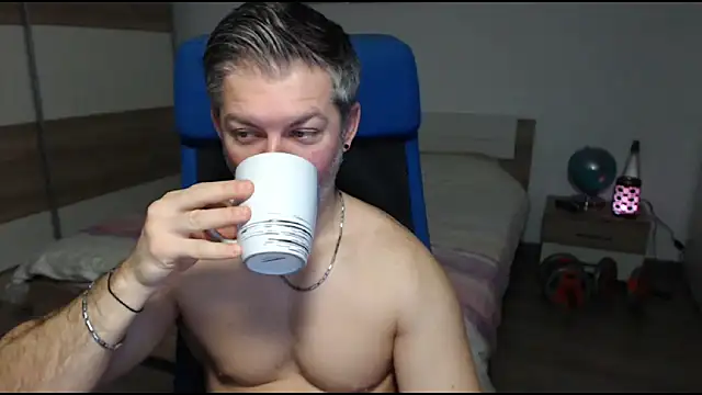 Snapshot of RobbyShawz chatting on 18, 2, 2025 RobbyShawz online show from 18, 2, 2025