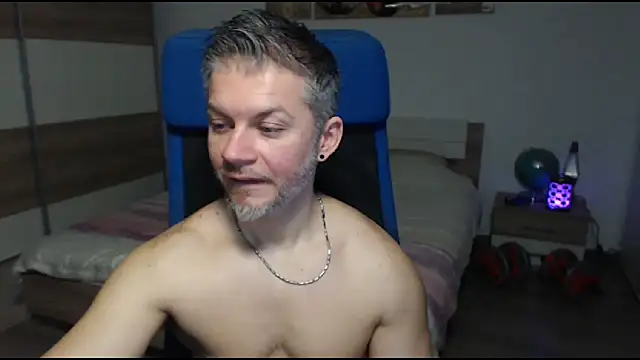 Snapshot of RobbyShawz chatting on 5, 3, 2025 RobbyShawz online show from 5, 3, 2025
