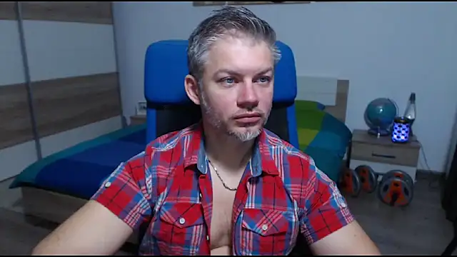 Snapshot of RobbyShawz chatting on 8, 10, 2025 RobbyShawz online show from 8, 10, 2025