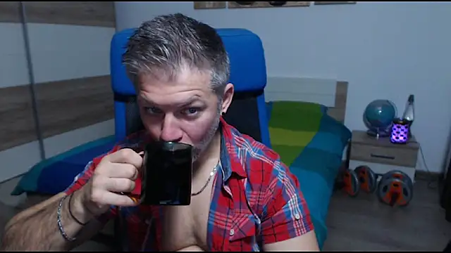 Snapshot of RobbyShawz chatting on 9, 10, 2025 RobbyShawz online show from 9, 10, 2025