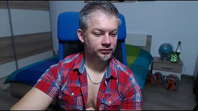 Snapshot of RobbyShawz chatting on 10, 10, 2025 RobbyShawz online show from 10, 10, 2025