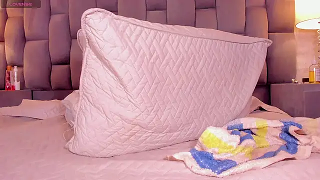 Snapshot of Rianamanson chatting on 1, 2, 2025 Rianamanson online show from 1, 2, 2025