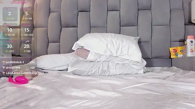 Snapshot of Rianamanson chatting on 5, 3, 2025 Rianamanson online show from 5, 3, 2025