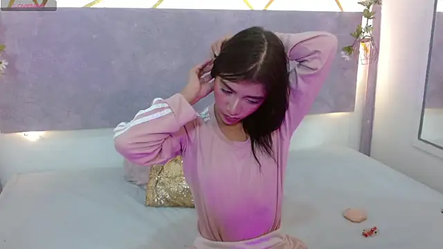 Snapshot of Sweetcristin chatting on 8, 9, 2025 Sweetcristin online show from 8, 9, 2025