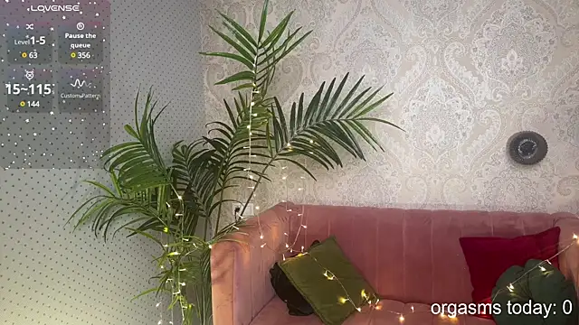 Snapshot of 01_lili_01 chatting on 30, 12, 2024 01 lili 01 online show from 30, 12, 2024