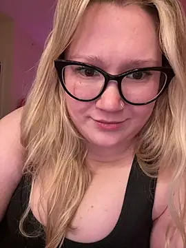 PiggyRose online show from 23, 3, 2025