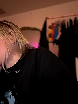 PiggyRose online show from 1, 10, 2025