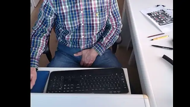 Snapshot of dutchpornking chatting on 28, 2, 2025 dutchpornking online show from 28, 2, 2025