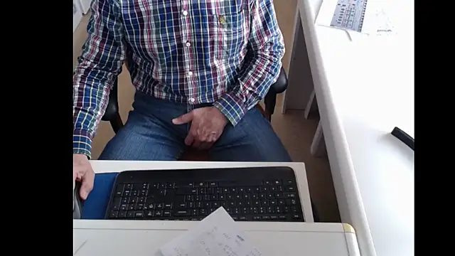 Snapshot of dutchpornking chatting on 4, 3, 2025 dutchpornking online show from 4, 3, 2025