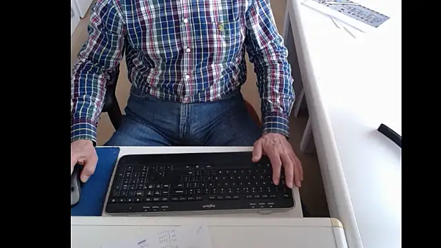 Snapshot of dutchpornking chatting on 6, 3, 2025 dutchpornking online show from 6, 3, 2025