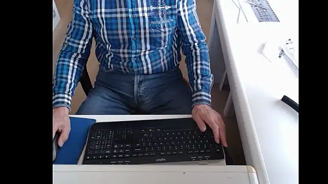 Snapshot of dutchpornking chatting on 7, 3, 2025 dutchpornking online show from 7, 3, 2025