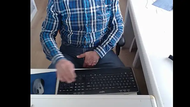 Snapshot of dutchpornking chatting on 9, 3, 2025 dutchpornking online show from 9, 3, 2025