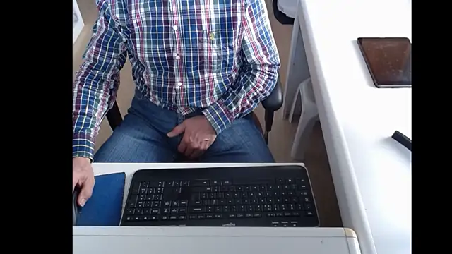 Snapshot of dutchpornking chatting on 12, 3, 2025 dutchpornking online show from 12, 3, 2025