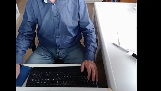 Snapshot of dutchpornking chatting on 17, 9, 2025 dutchpornking online show from 17, 9, 2025