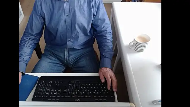 Snapshot of dutchpornking chatting on 2, 10, 2025 dutchpornking online show from 2, 10, 2025