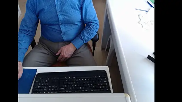 Snapshot of dutchpornking chatting on 12, 11, 2025 dutchpornking online show from 12, 11, 2025