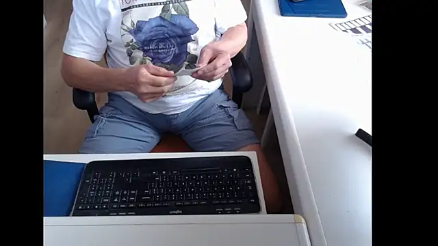 Snapshot of dutchpornking chatting on 7, 7, 2026 dutchpornking online show from 7, 7, 2026