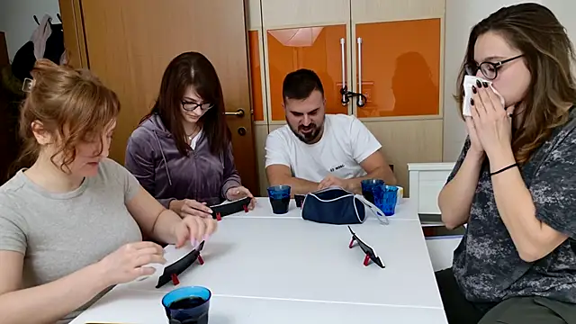 Snapshot of Tinas5 chatting on 28, 11, 2025 Tinas5 online show from 28, 11, 2025