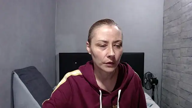 Snapshot of cataanderson_ chatting on 7, 4, 2026 cataanderson online show from 7, 4, 2026